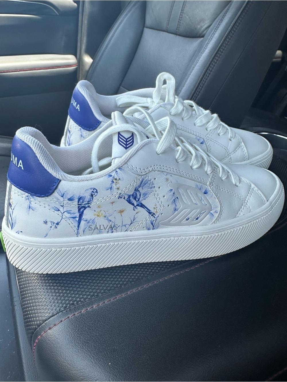 White leather Cariuma Sneaker size 8